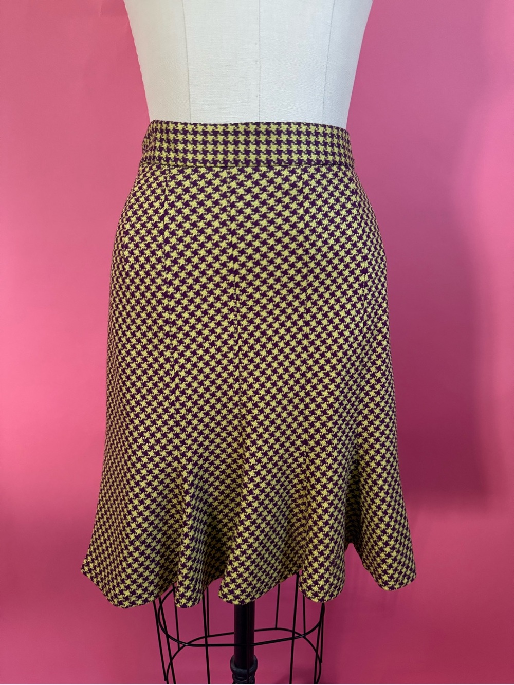 Vintage 90s/Y2K Nanette Lepore Houndstooth Statement Fit Flare Gored Midi Skirt